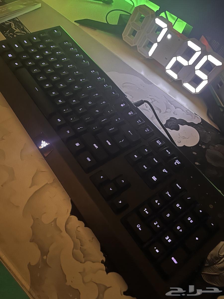 Razer keyboard used in a clean condition63070121188611113