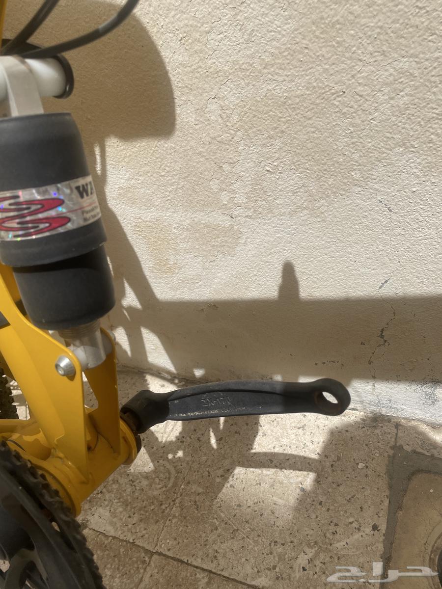 The bike skid is broken and the red part is missing63069231256707112