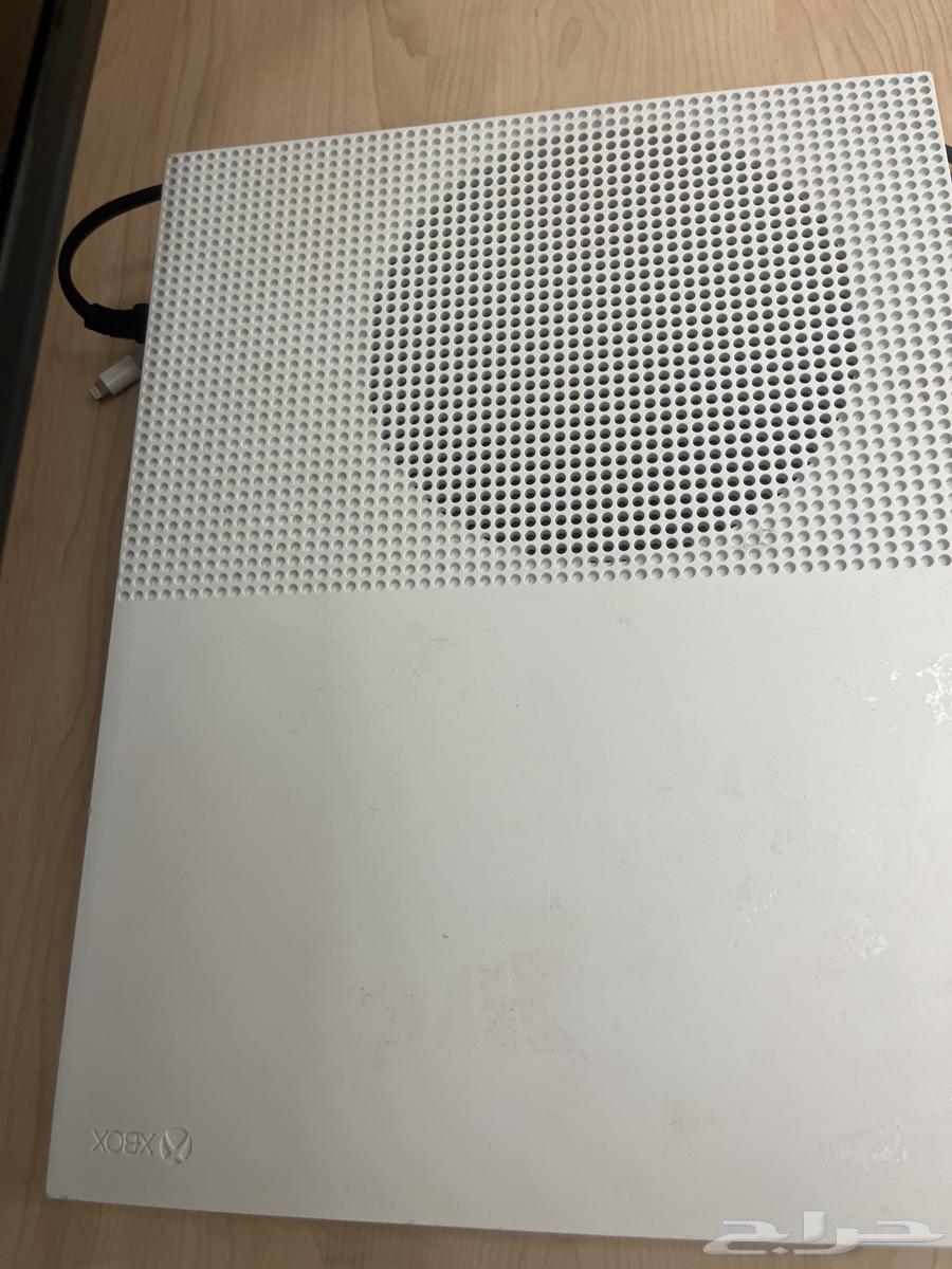 Xbox Series S with controller630692314426901120