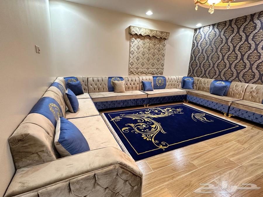 Luxury couch, almost new63070944690178111