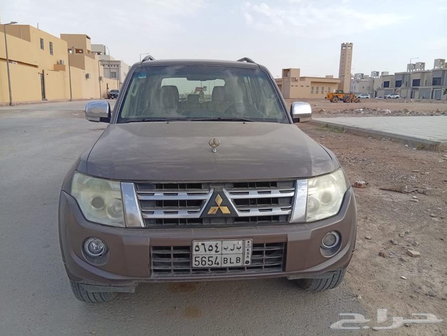 Heba Bajiro is responsible for cleaning the large machine in the fully open area.63106259652481111