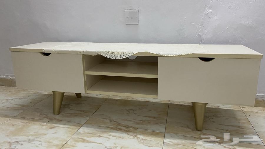 طاولة تلفزيون للبيع630671478286101124