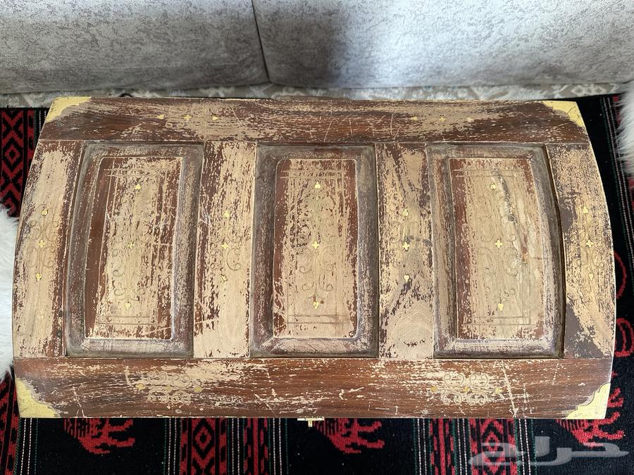 Wooden box with carving63068789760514111