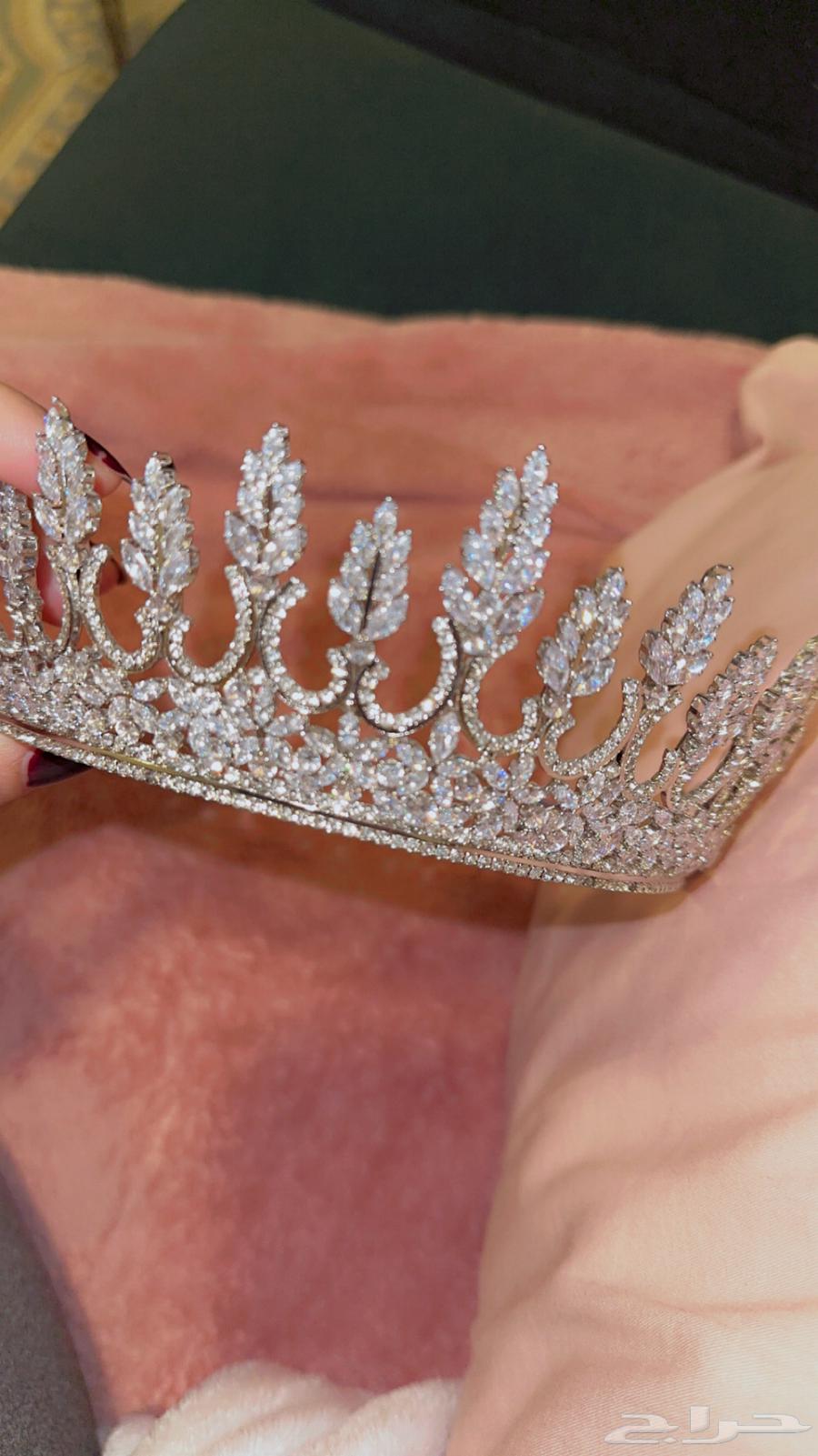 Crown63065187824257111