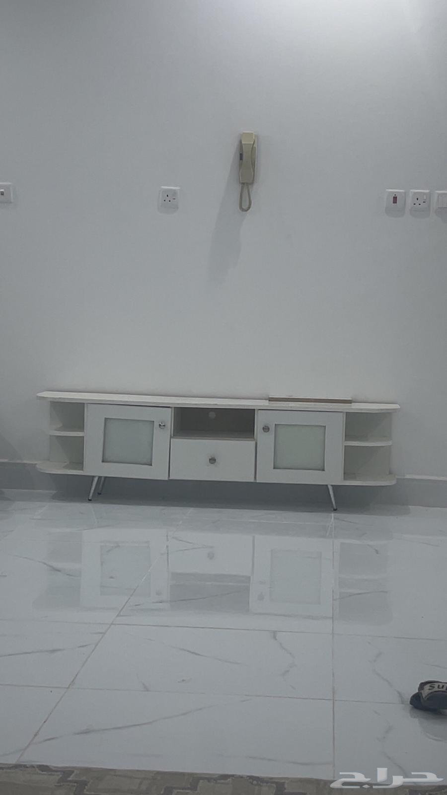 TV table and 3 girls' beds without mattress63011049242627111