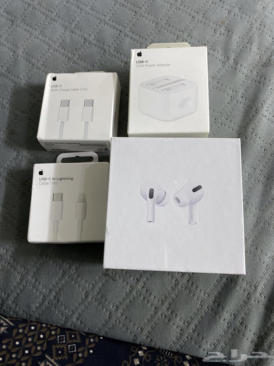 Original Apple AirPods with charging case630676133359371120