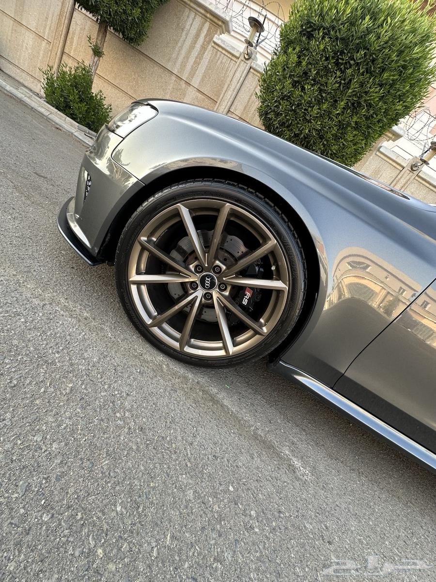 Audi RS4 is rare and clean63103682657153114