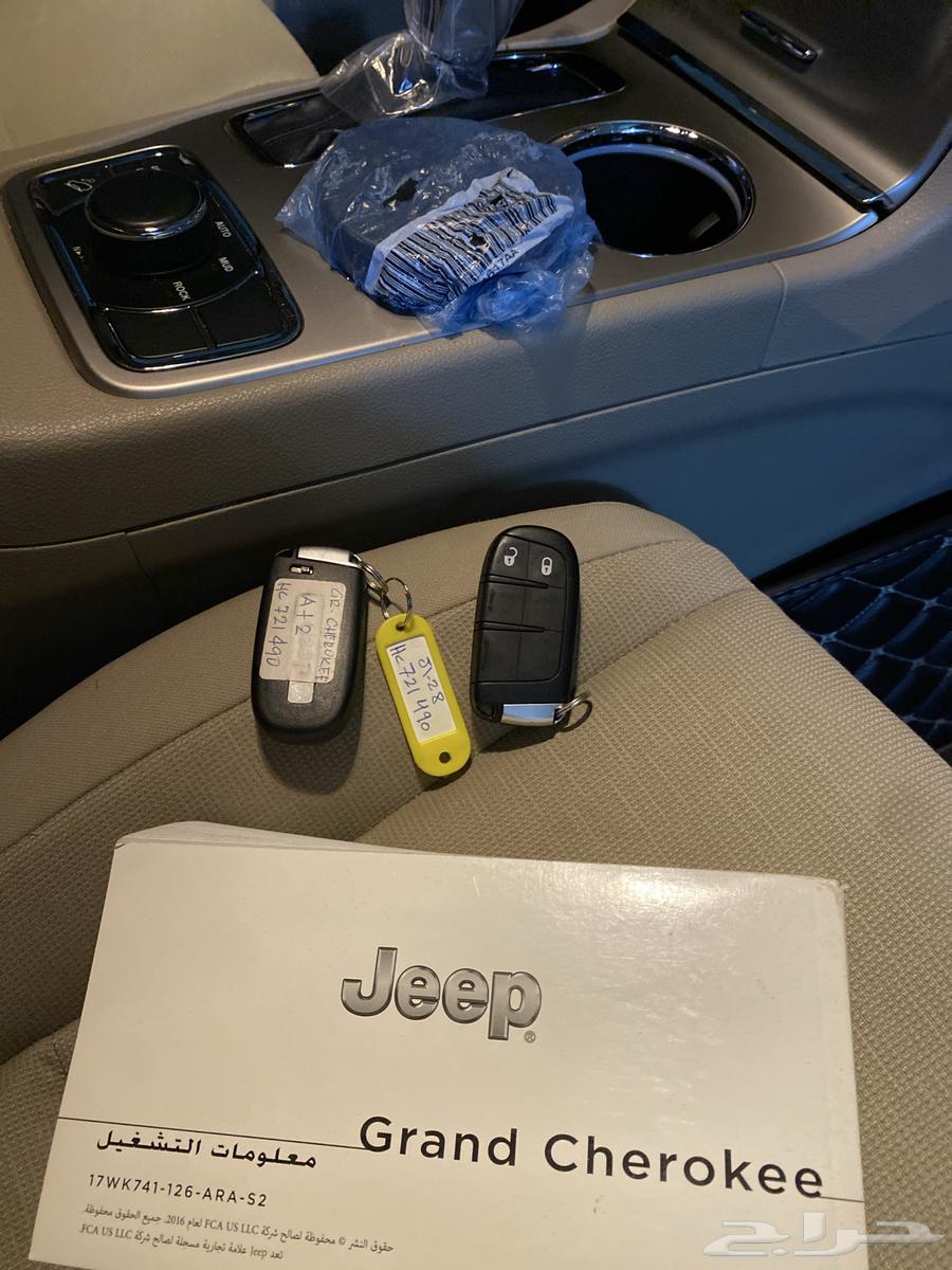 2017 Grand Cherokee Laredo (Double) with low mileage63108542529922111