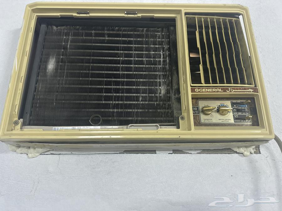 Old General air conditioner, works and cools well, the air conditioner is 24.630671835334421124