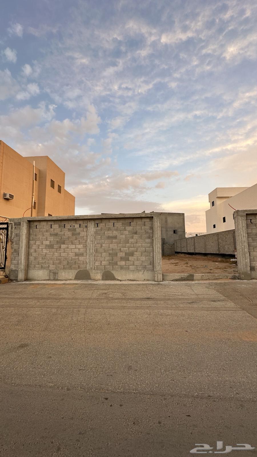 A secured land for sale in Al-Shuqah district with an area of (795)630147518245151129