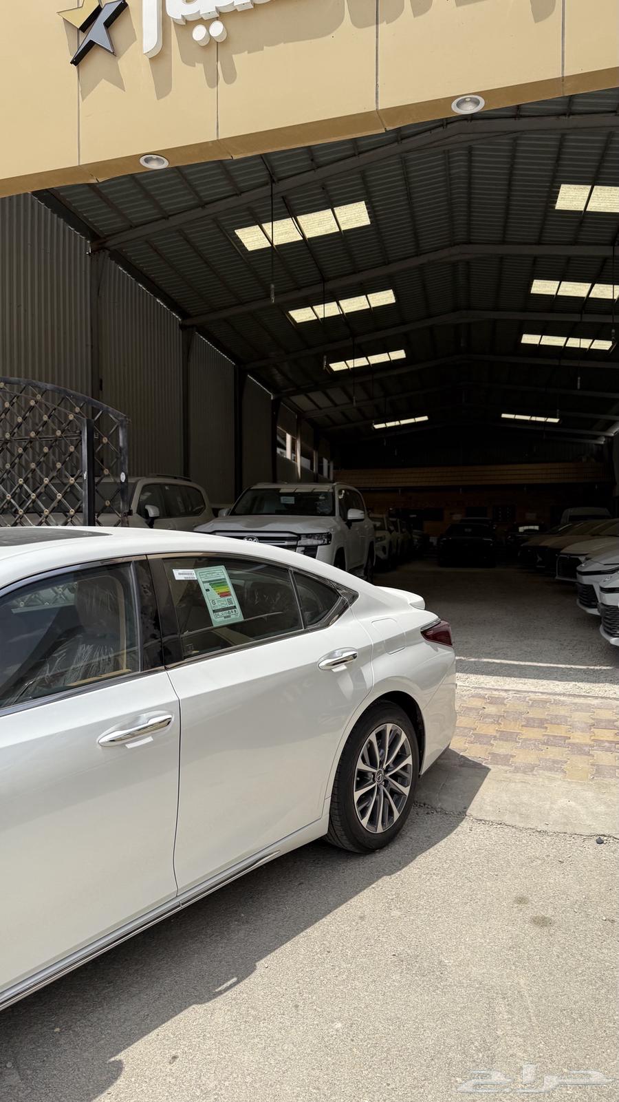 لكزز 2025 ES350 ستاندر ب193.900 شامل الضريبة63095461119363111
