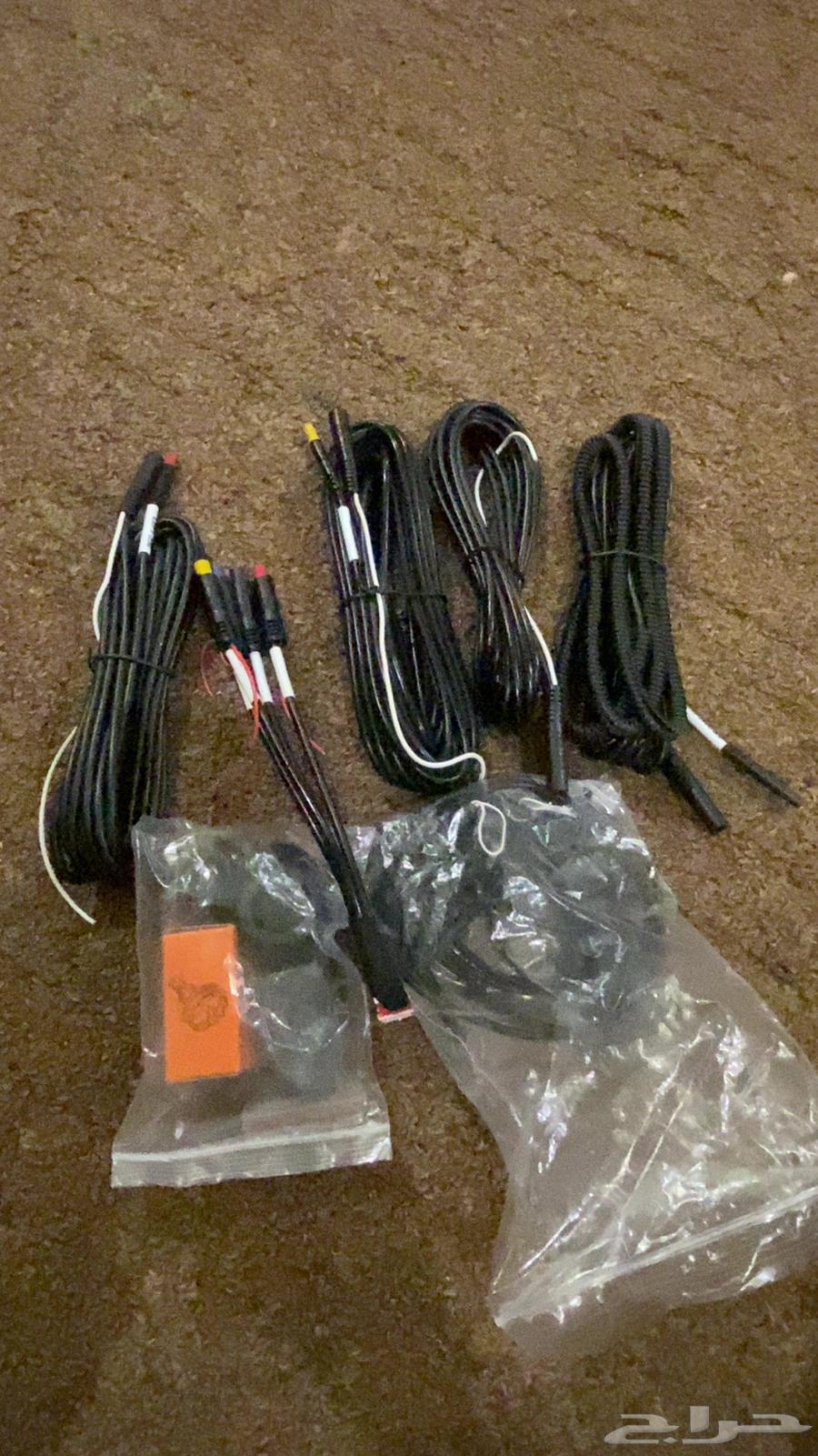 I have for sale four internal and external cameras.63063673921410116