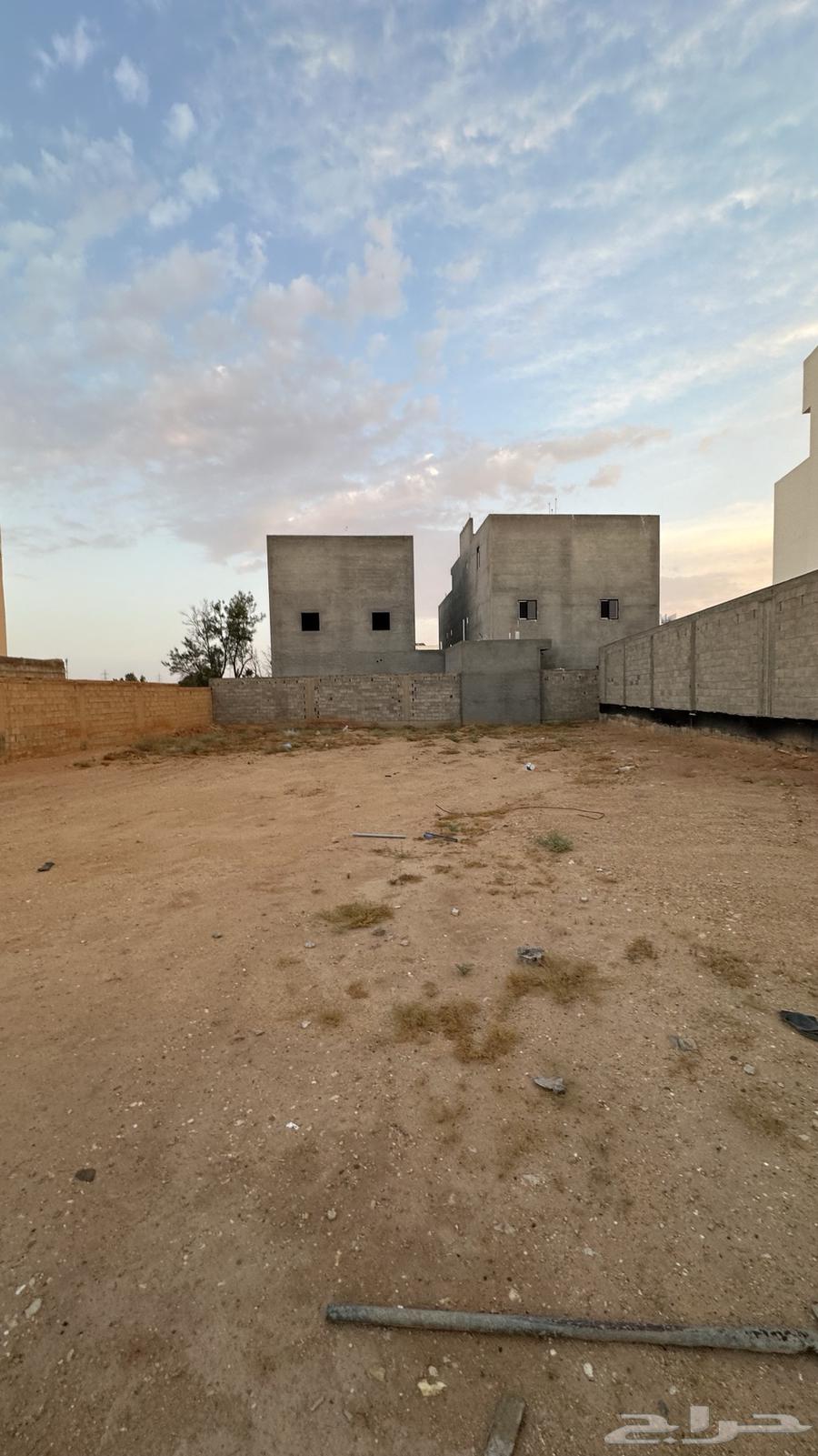 ارض مسوره للبيع بحي الشقة بمساحة (795)63014751824515114