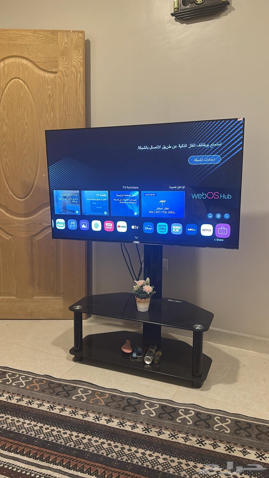 شاشه kmc 50 بوصه مع طاوله السعر نهائي 800630660324808981125