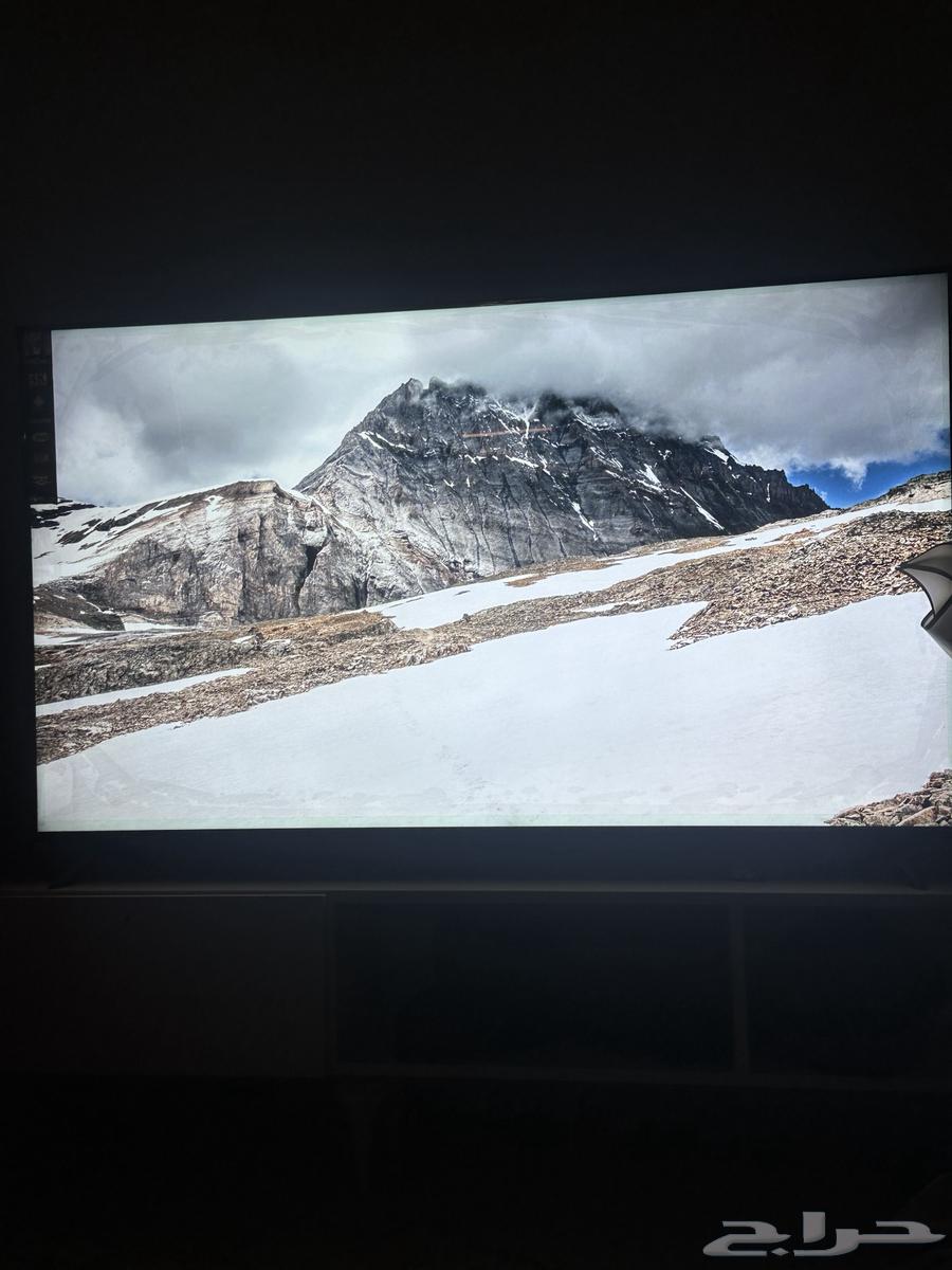 65 inch screen. The screen is new in its case. Screen type GVC63062897598851111