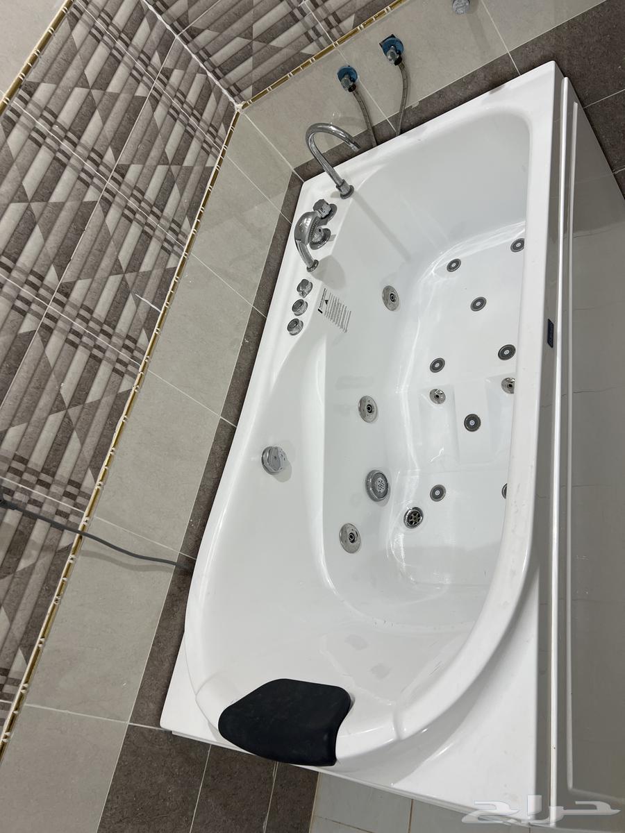 The new brother's jacuzzi is clean, size mm 700 x 1580 x 1580630640148989471122