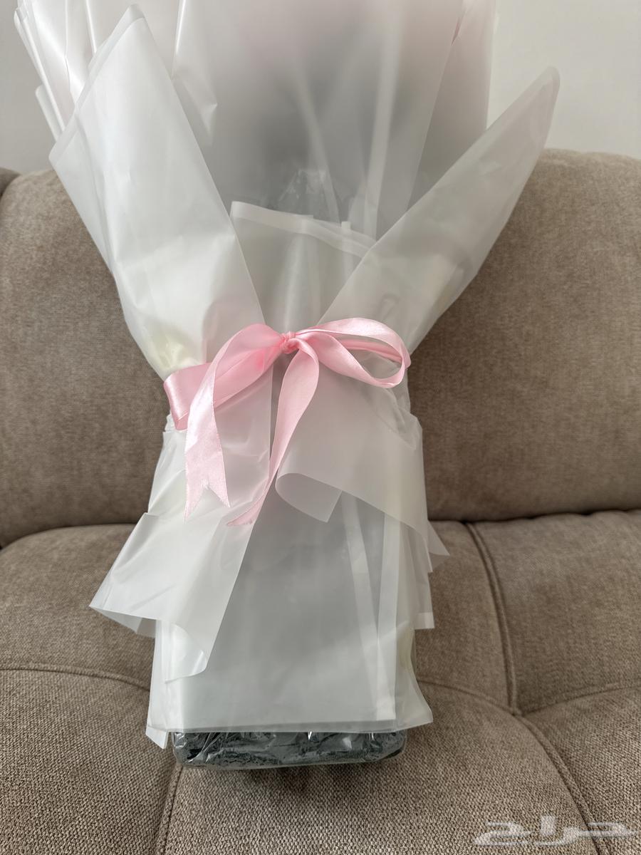 A beautiful large bouquet of roses63064841643907113
