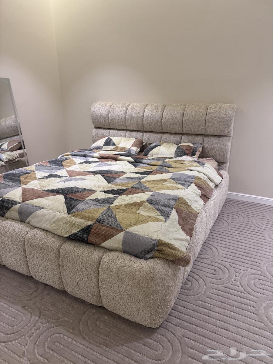 Bed and TV table63063677472385111