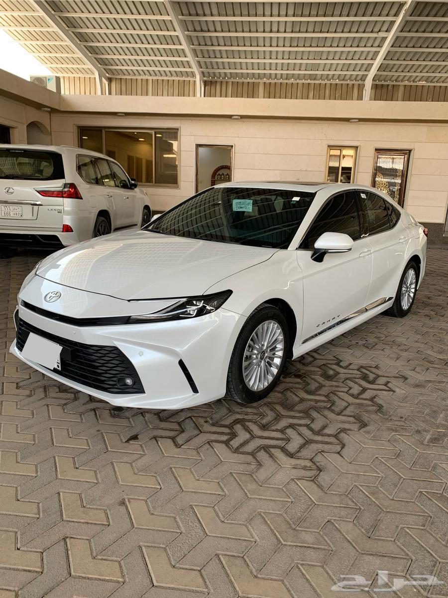 تم البيع تويوتا كامري LE بنزين موديل 202563094310392835114