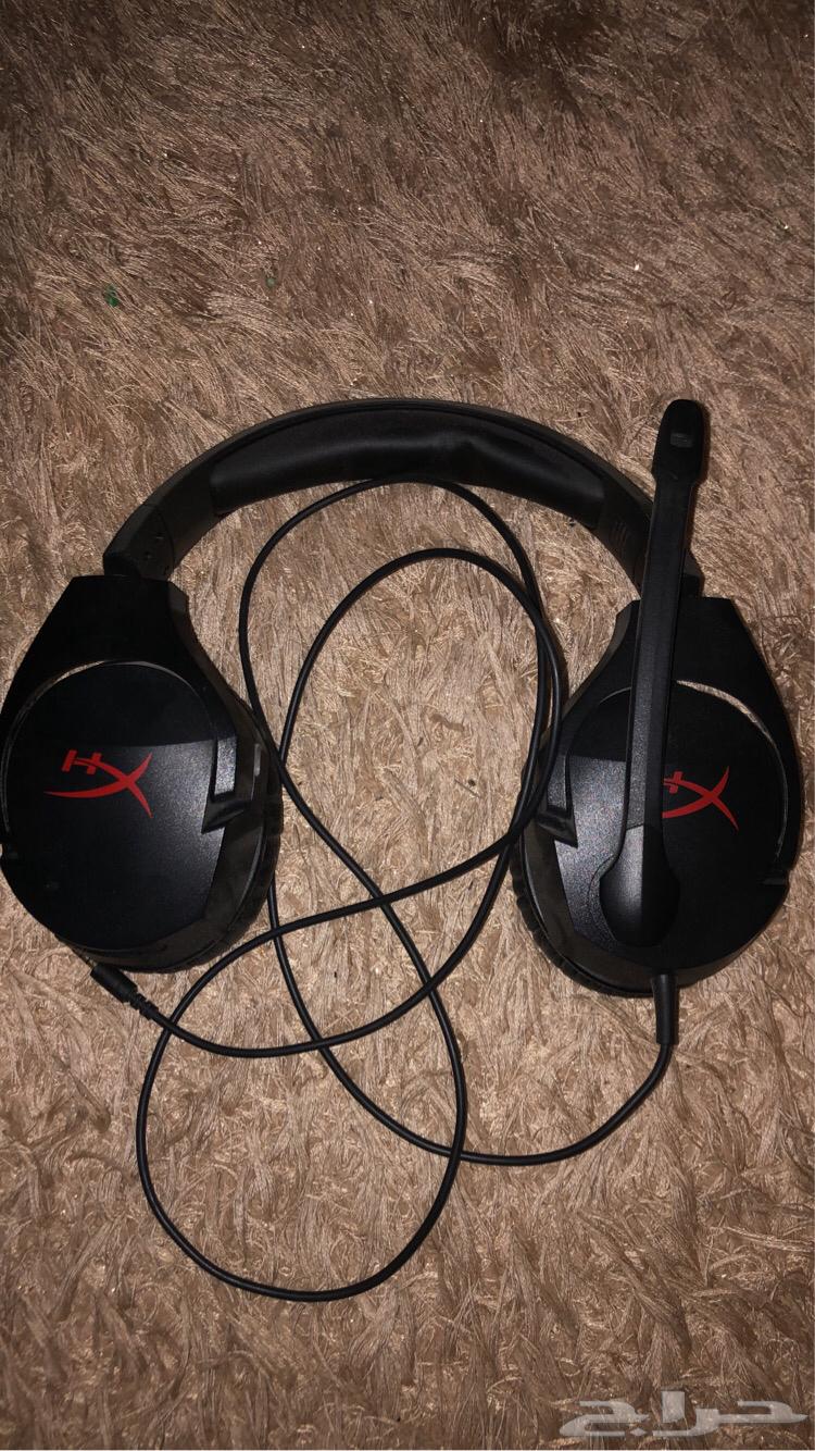 Headphones and Gaming Chair63064048128258111