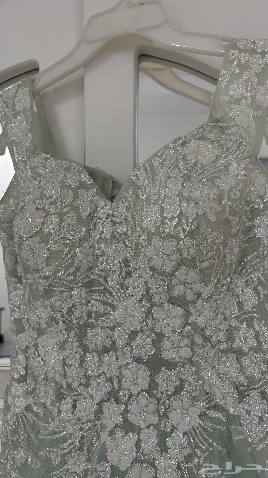 Luxury queen dress for sale. One piece only.63061456121473111