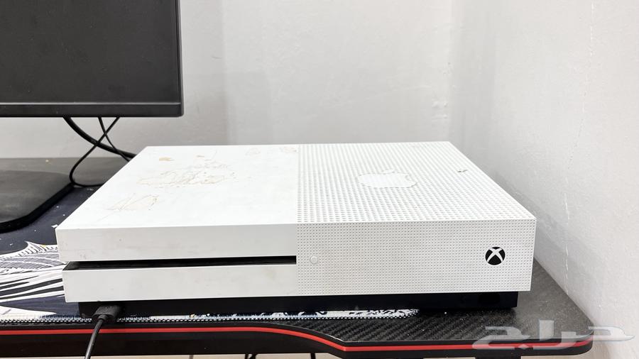 New Xbox, used for one full year with no issues whatsoever.63060741166209113