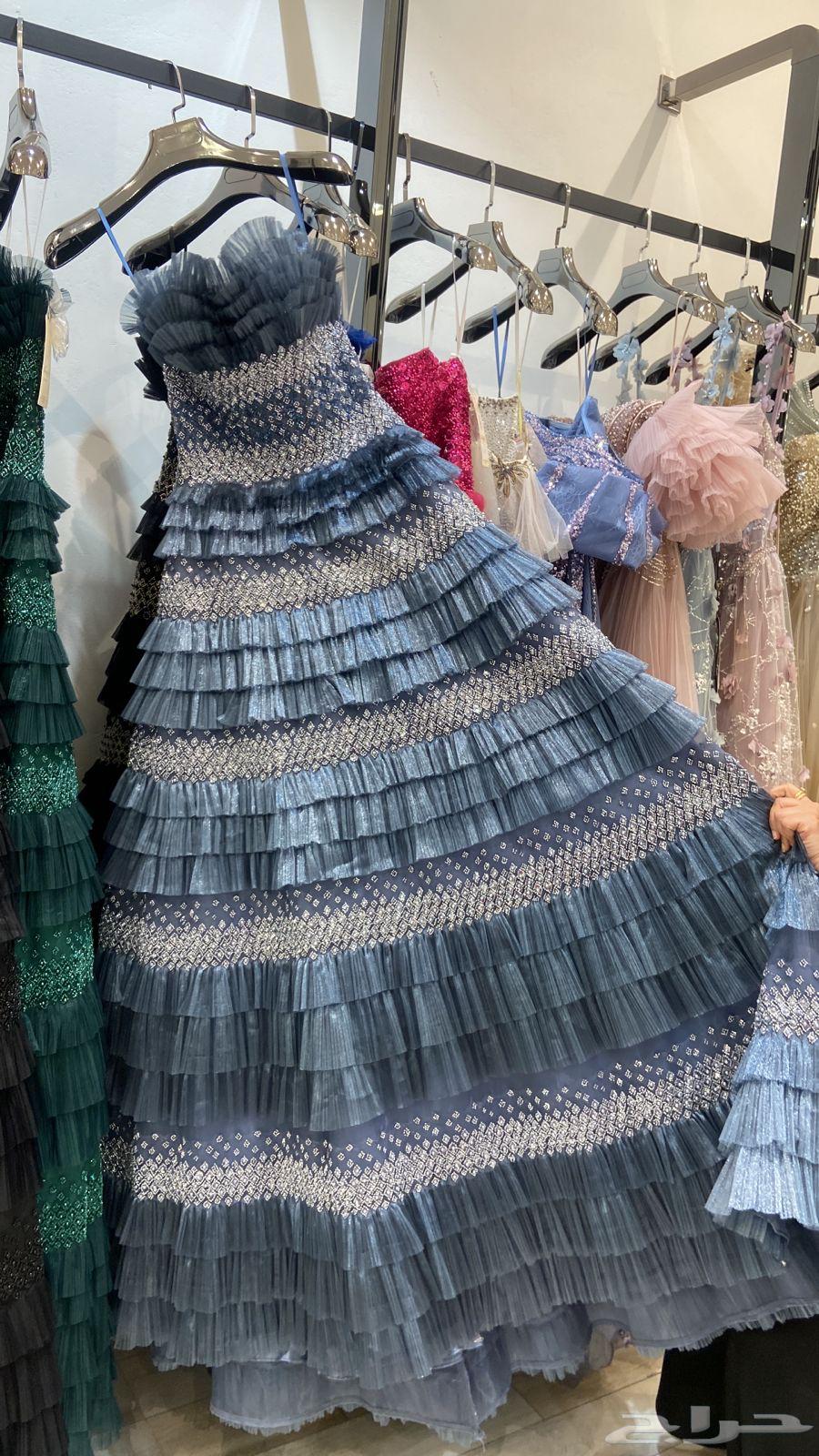 A dress worn once for 4 hours, bought for 2000, selling it for 1500.630618334721311116