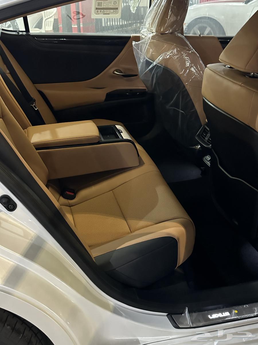 Lexus 2024 ES350 at a price of 188,00063082939980034114