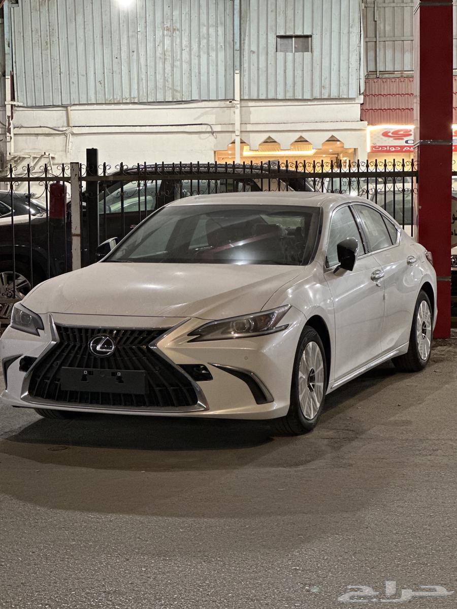 Lexus 2024 ES350 at a price of 188,00063082939980034111