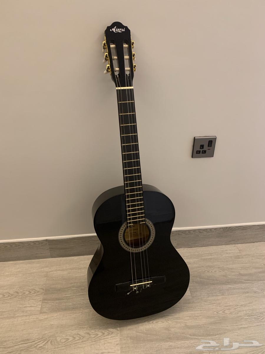 Guitar63057599281922112