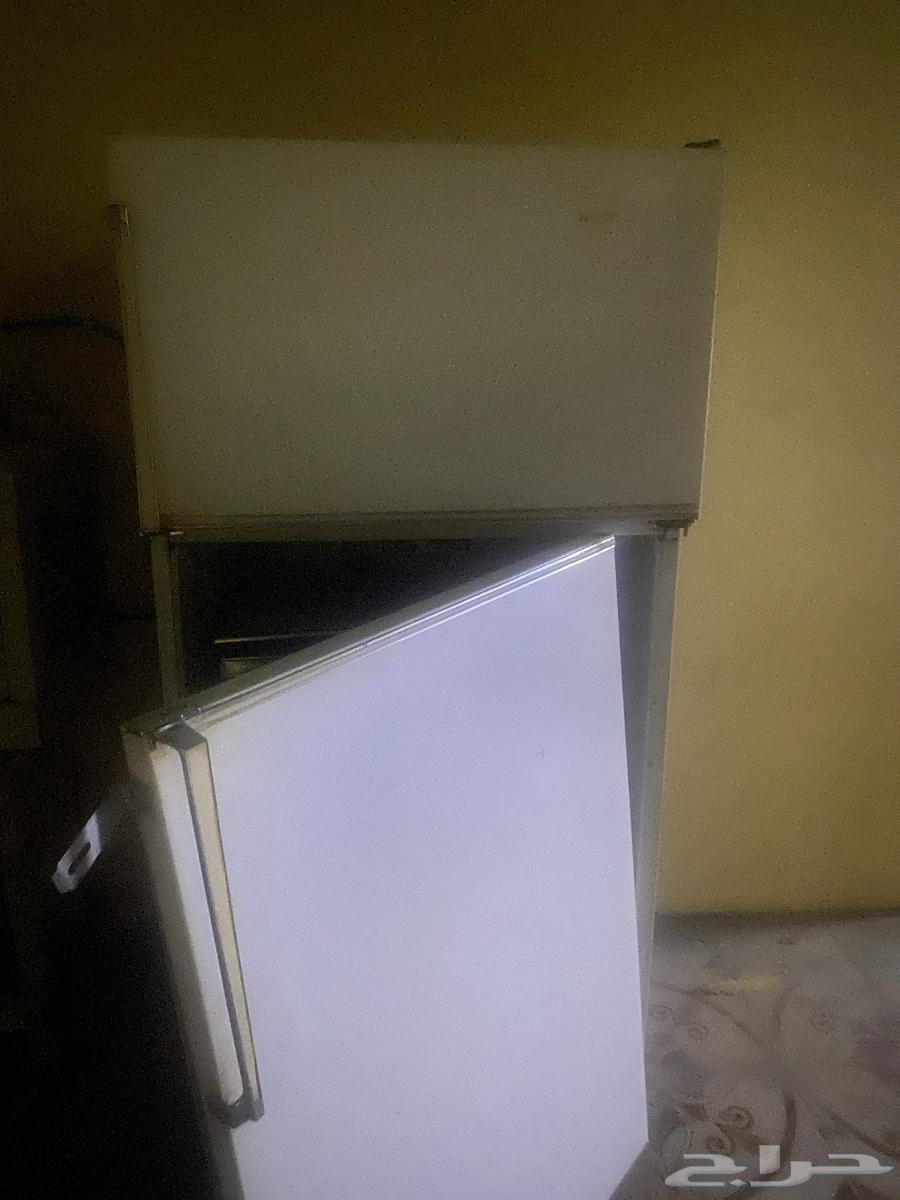 ثلاجه قديمه شوي لاكن نضيفه63056789405315113