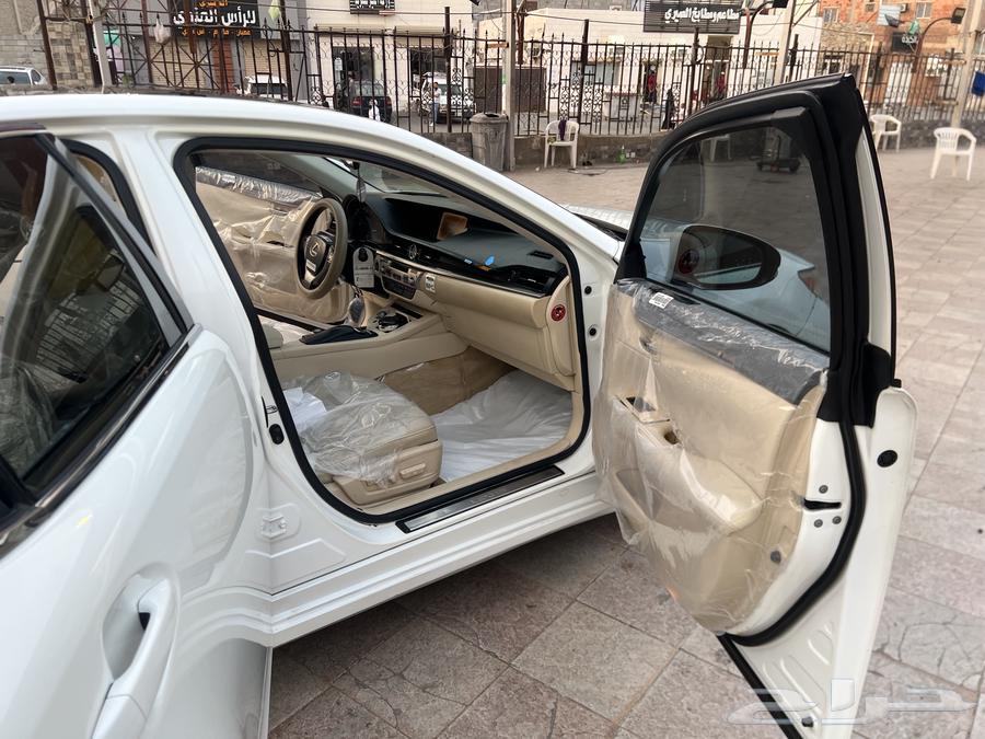 Lexus 2013 model, half full, panoramic roof63082943964290113