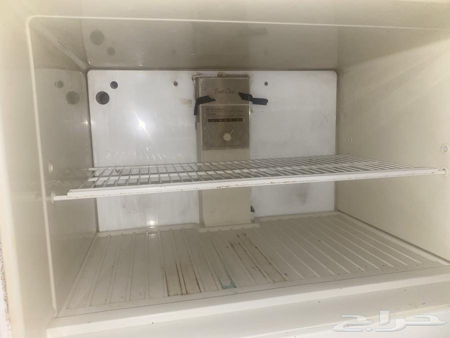 ثلاجه قديمه شوي لاكن نضيفه63056789405315111