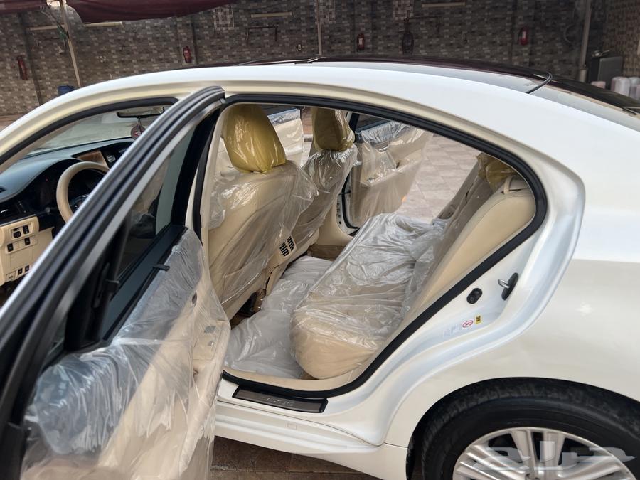 Lexus 2013 model, half full, panoramic roof63082943964290111