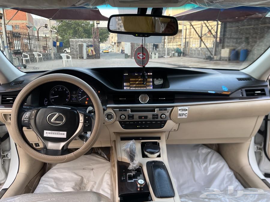 Lexus 2013 model, half full, panoramic roof63082943964290114
