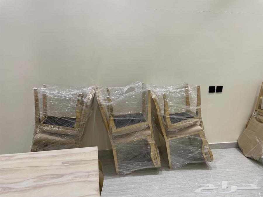 Dining table63057588643075111
