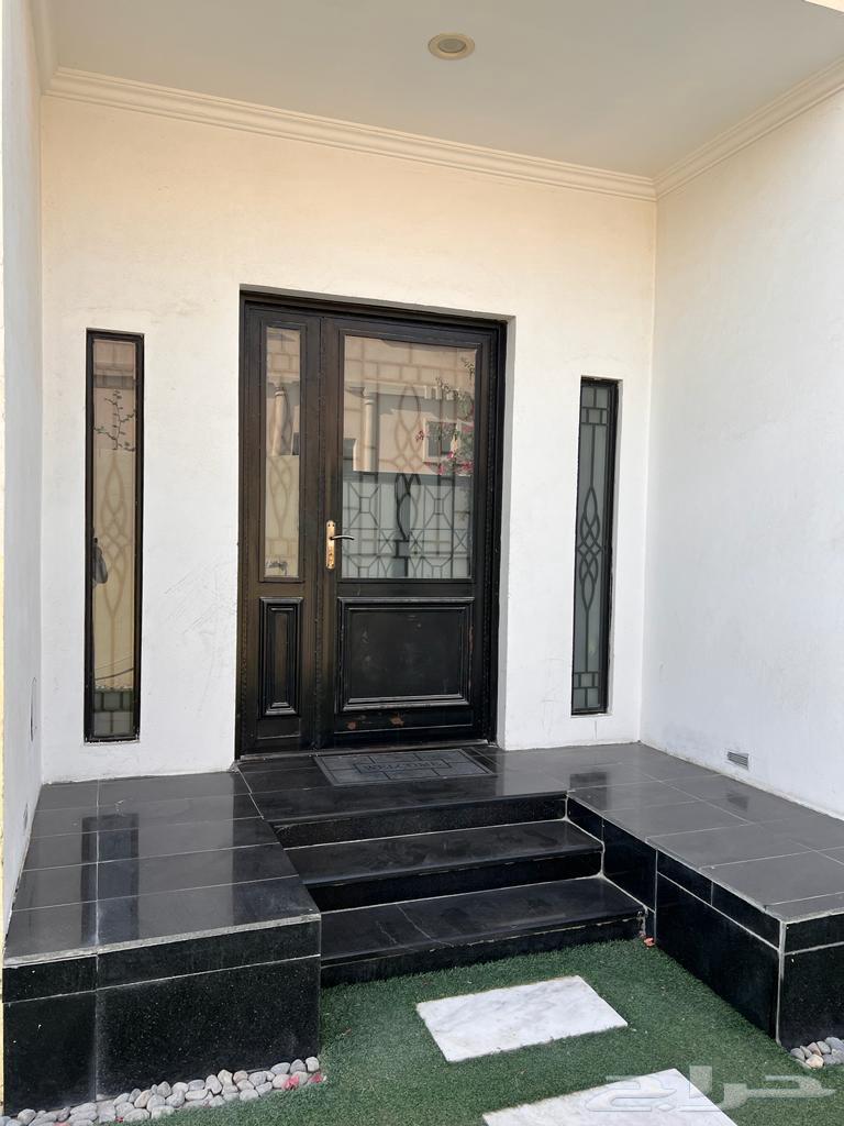 Villa for sale, area 627, with three apartments at the back, priced at 250.63012947937921114