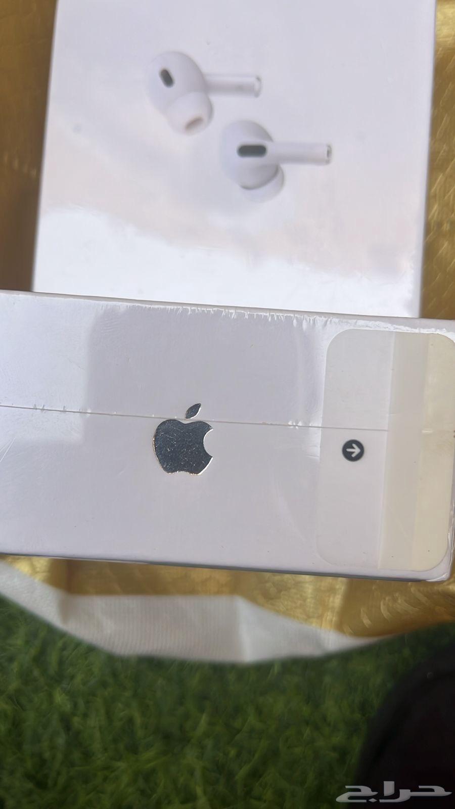 Original Apple headphones for sale, last two pieces, powerful and clear sound63057599141249111