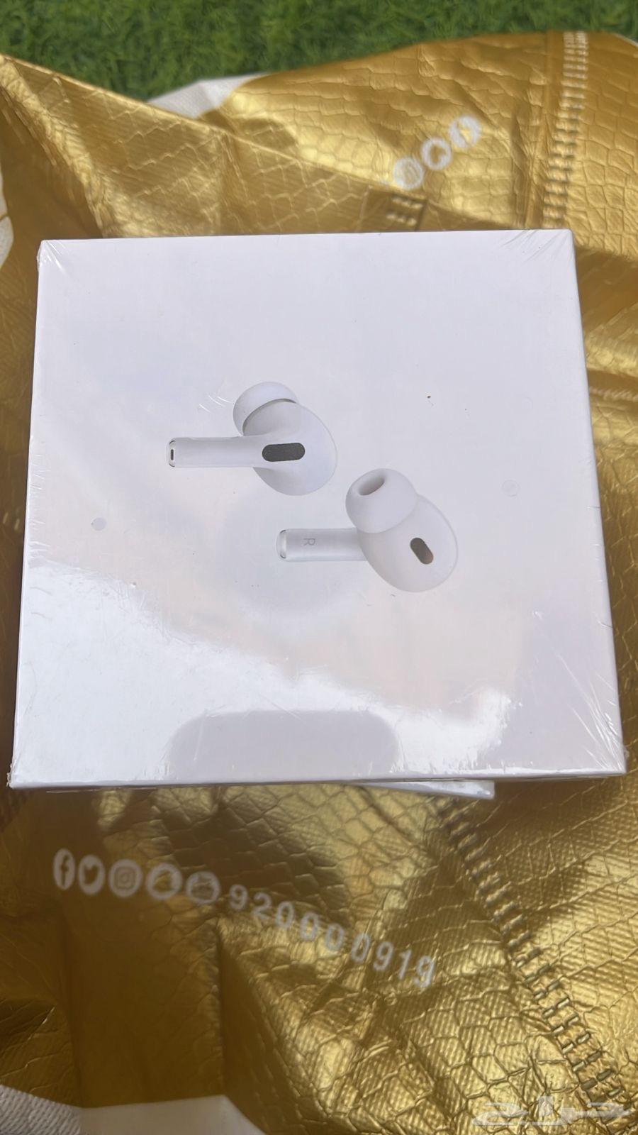 Original Apple headphones for sale, last two pieces, powerful and clear sound630575991412491125