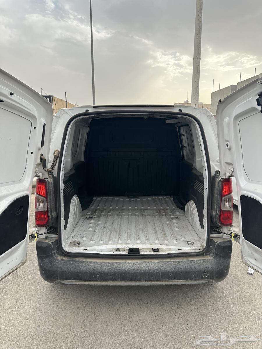 Rent a Docker63079207488898112