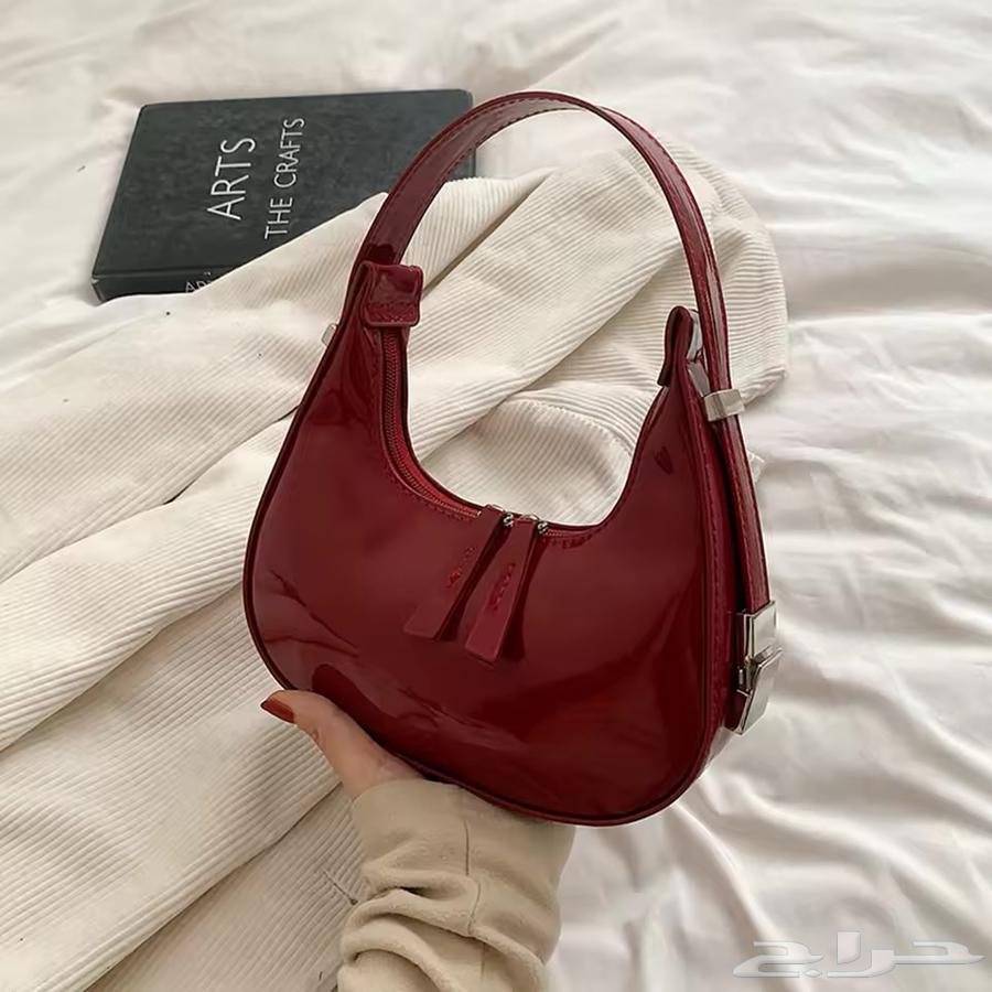 حقيبتك المثالية لكل إطلالة  أناقة بتصميم هلالي فاخر63056789745025114