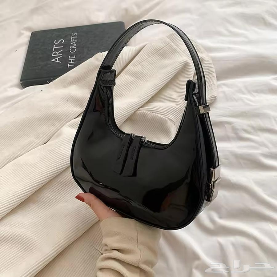 حقيبتك المثالية لكل إطلالة  أناقة بتصميم هلالي فاخر63056789745025113