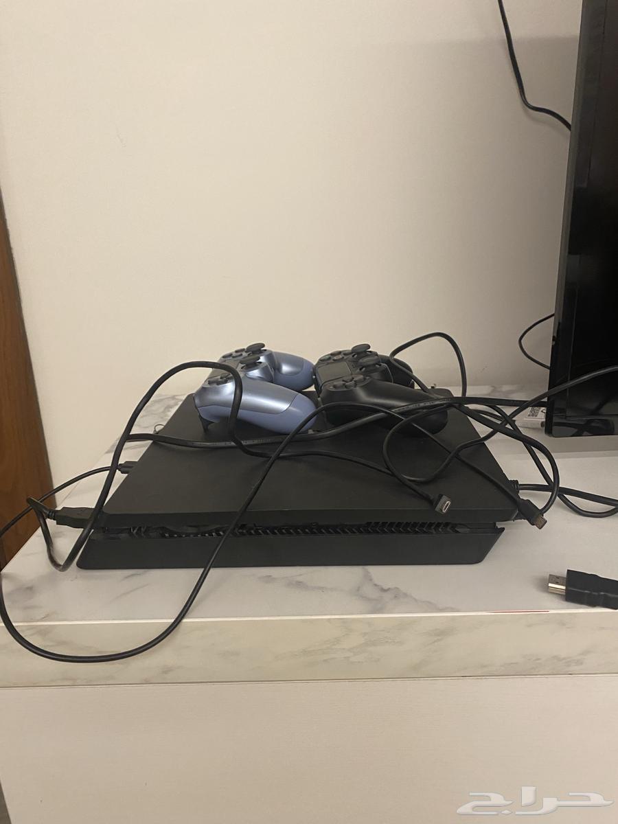 PlayStation 4 with CD game FIFA 2463052048327170111