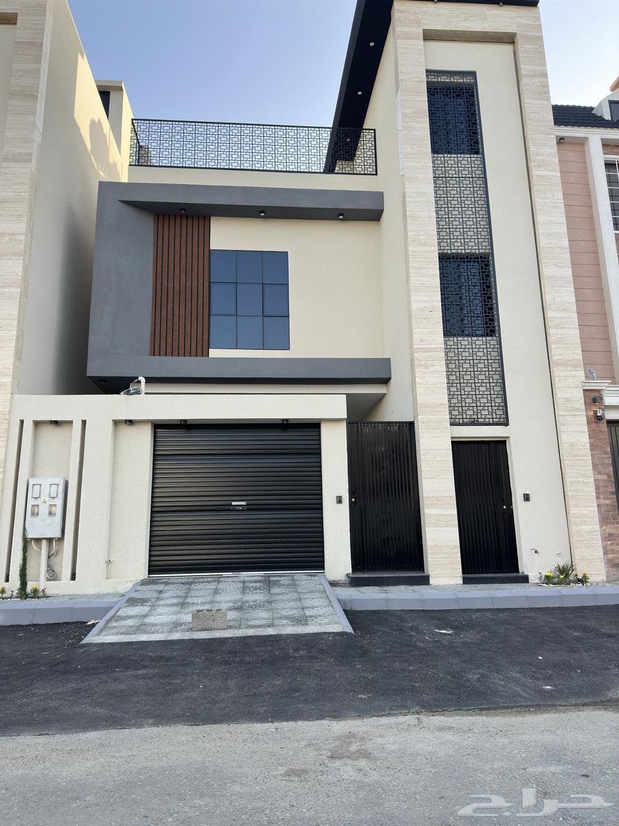 Earth floors for sale with private entrance near the airport62892318522113116