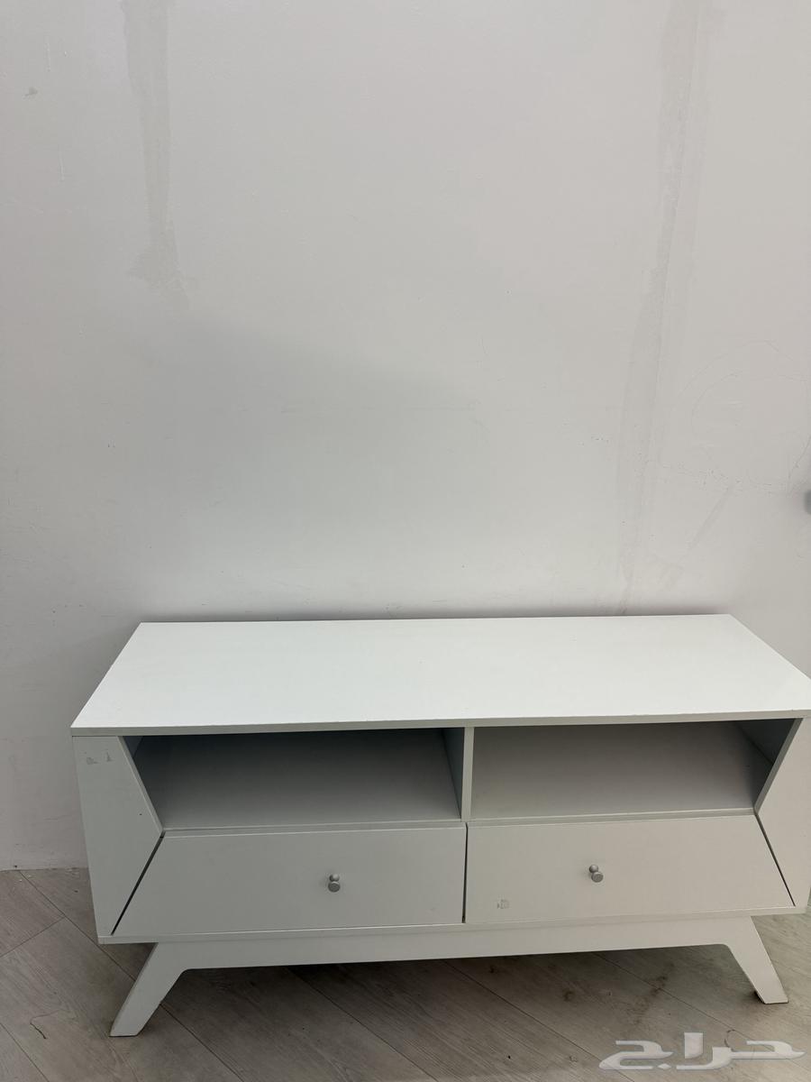 طاولة تلفزيون لون ابيض63053257349634112