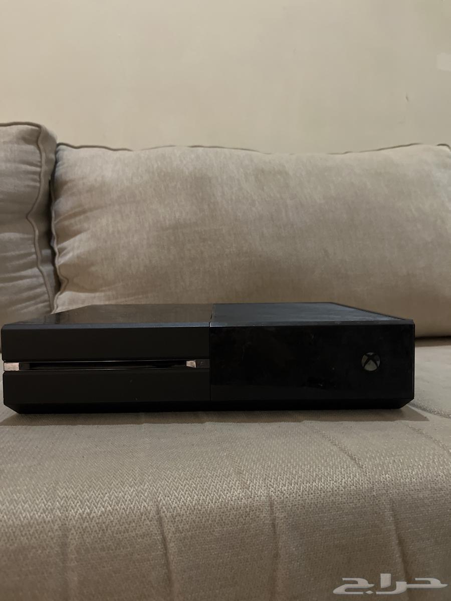 Xbox One S with controller and Forza Horizon 2 (rare) and FIFA2463077618971137111