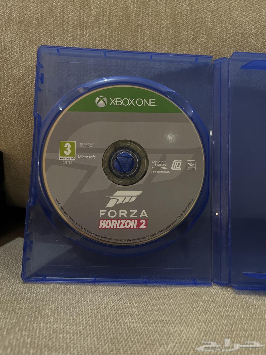 Xbox One S with controller and Forza Horizon 2 (rare) and FIFA2463077618971137114
