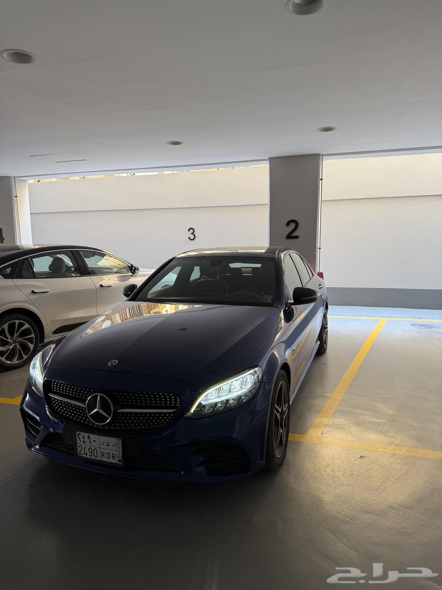 Mercedes C300e hybrid. 47,000 km63077175812226111