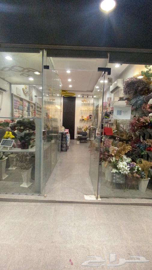 محل ورد موقعه ممتاز ومعروف بلحي وله زباين للجاد فقط63470063716097111