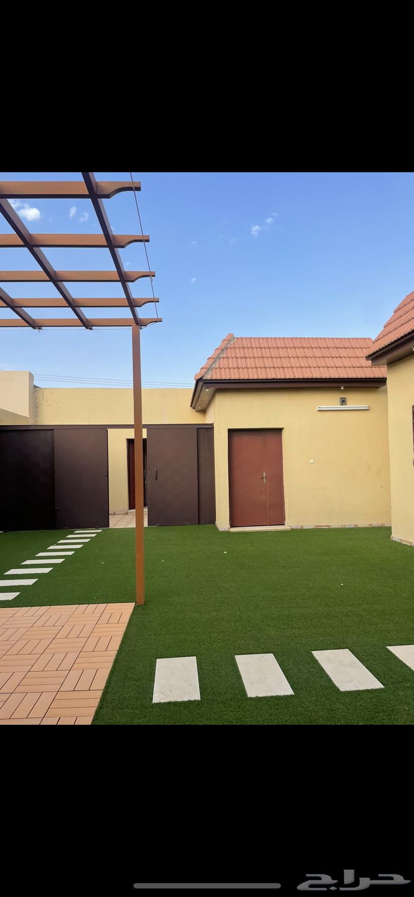 Investment break and a corner shop on a commercial street63470063648899111